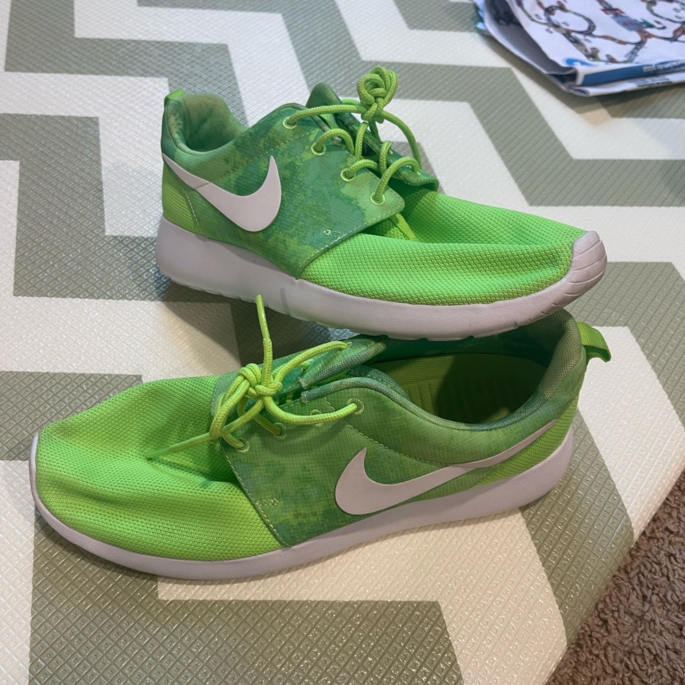 Nike Rosche Shoes - image 1